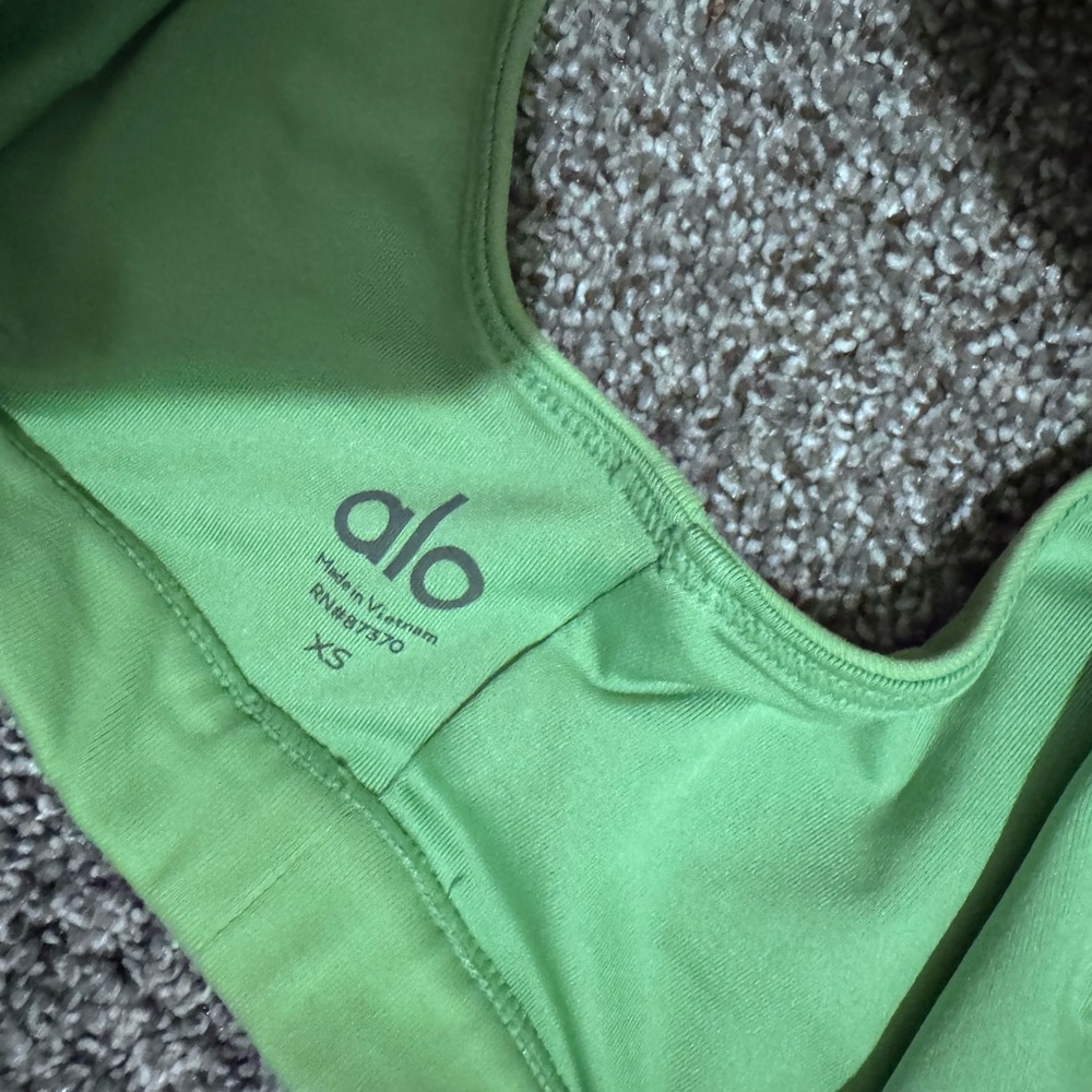 EUC💚ALO YOGA💚APPLE GREEN WORKOUT SET - Picture 8 of 16